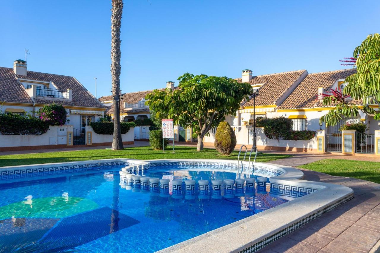 Pool-Side Townhouse In Cabo Roig Villa Орихуела Екстериор снимка